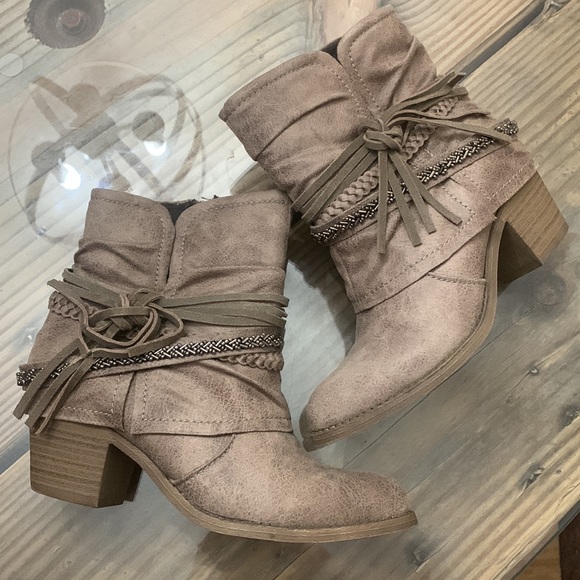 Booties - Picture 5 of 6